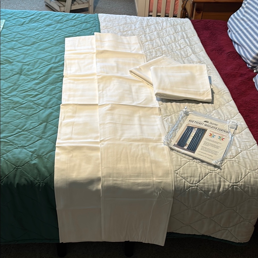 4 white rod pocket insulated curtains. 40W x 54L. Never used